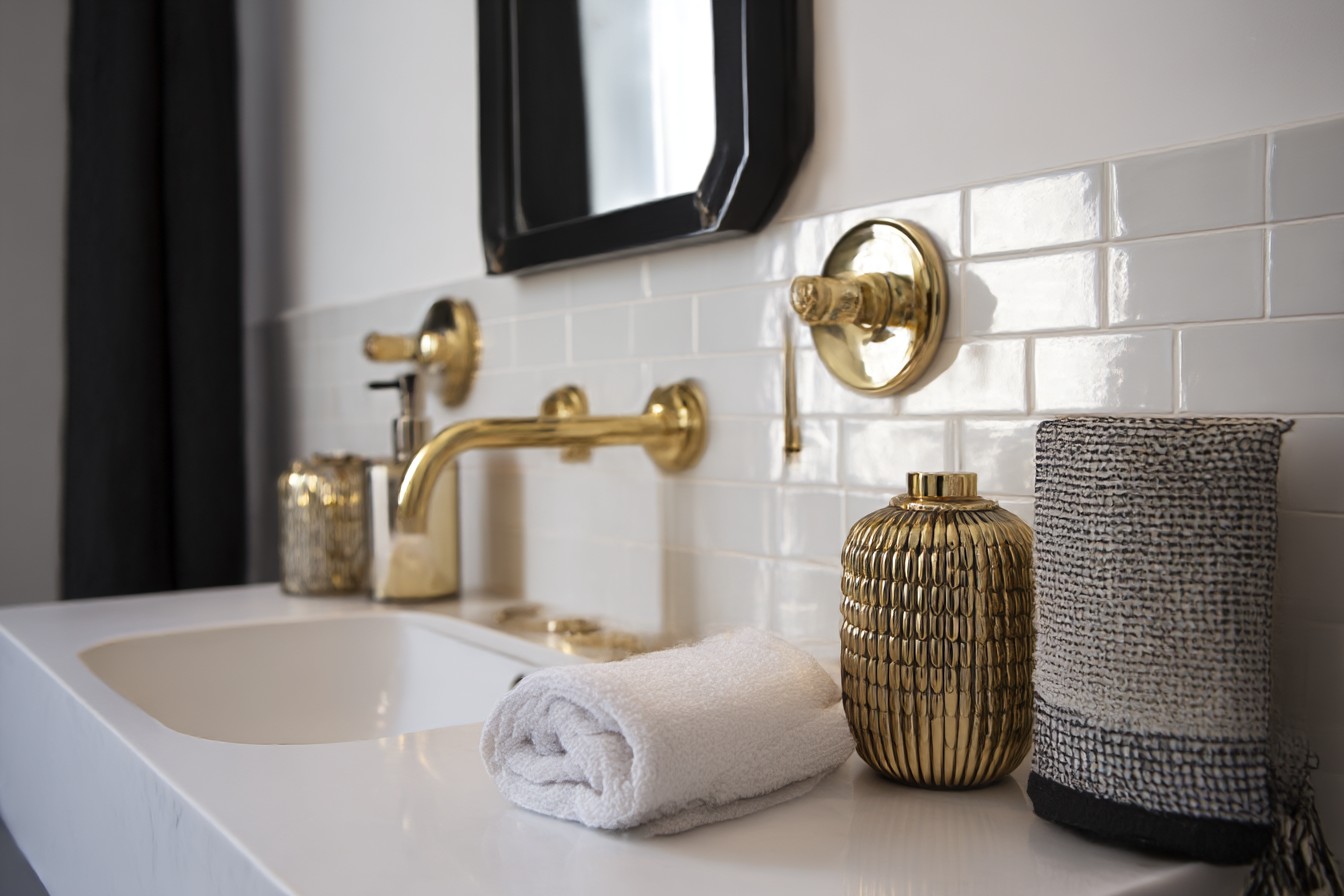 im1979_Bathroom_Refresh_Without_Renovation_Small_Changes_With_4f6aaae9-89b8-4e02-9509-b788eda41d57_3