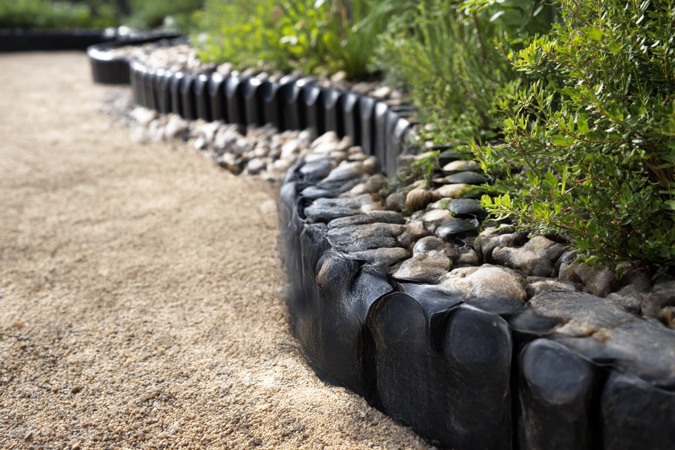 im1979_Garden_Bed_Edging_That_Lasts_Border_Solutions_Beyond_B_89d66f51-0616-43f4-aec5-73bf7d3b81f0_1