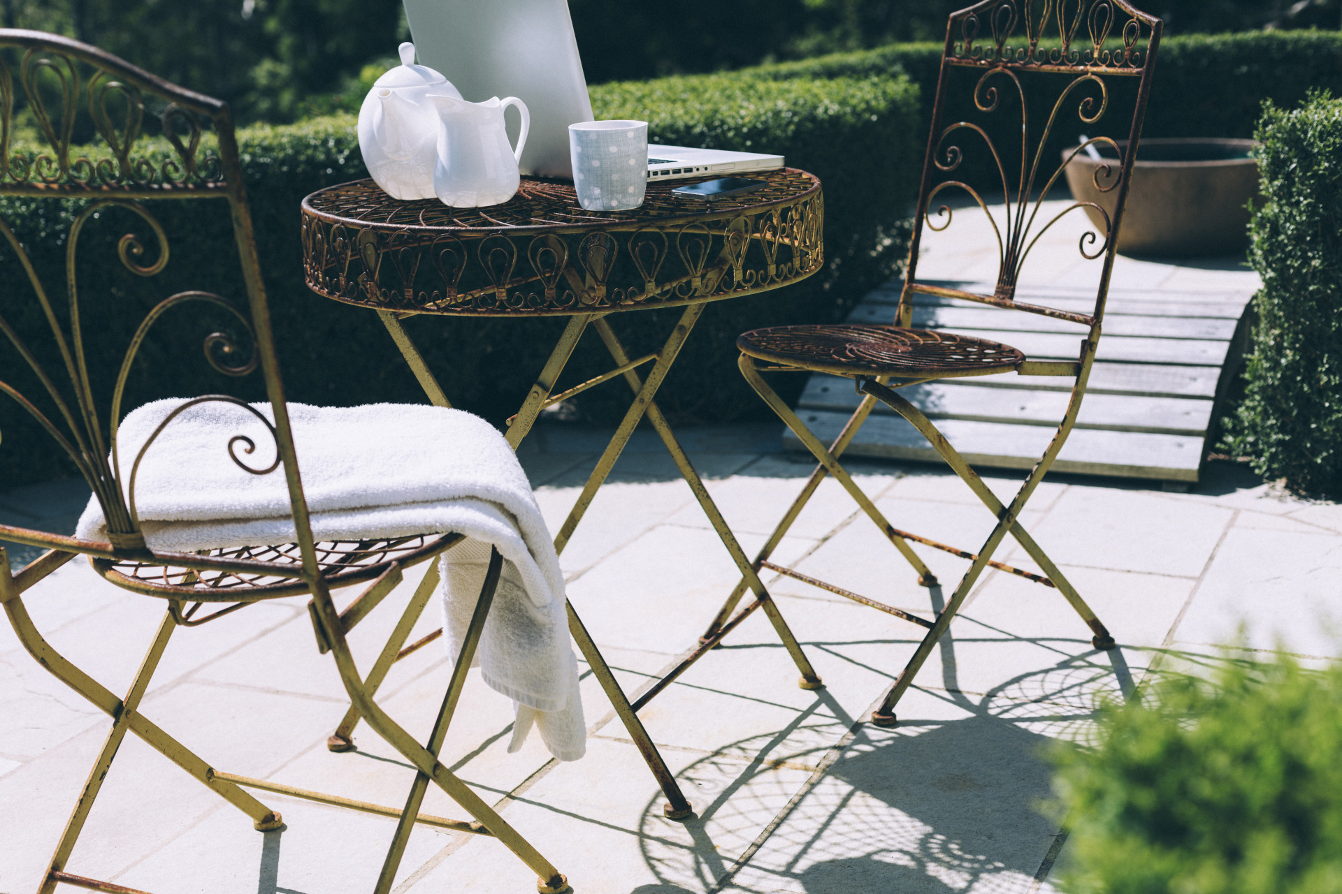 Garden Tables Worth Eating Outside At